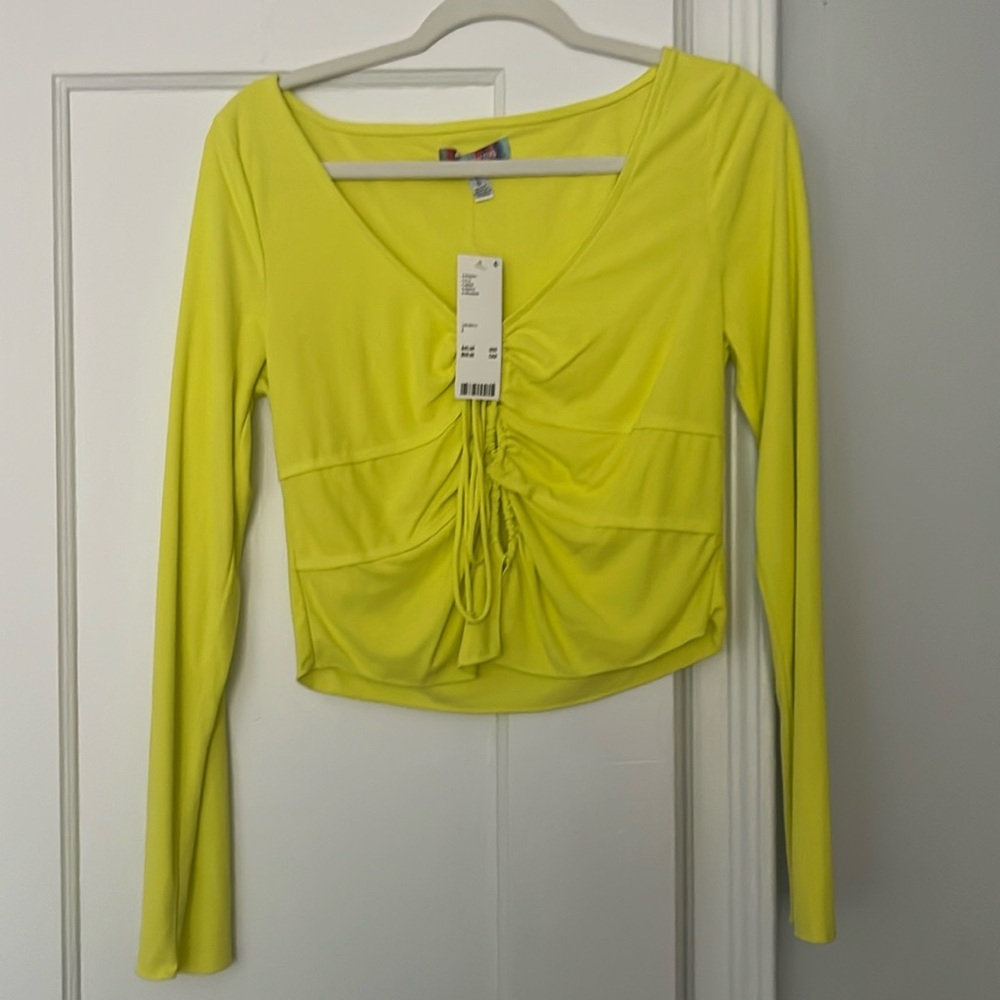 NWT UO WOMAN LONG SLEEVE TOP